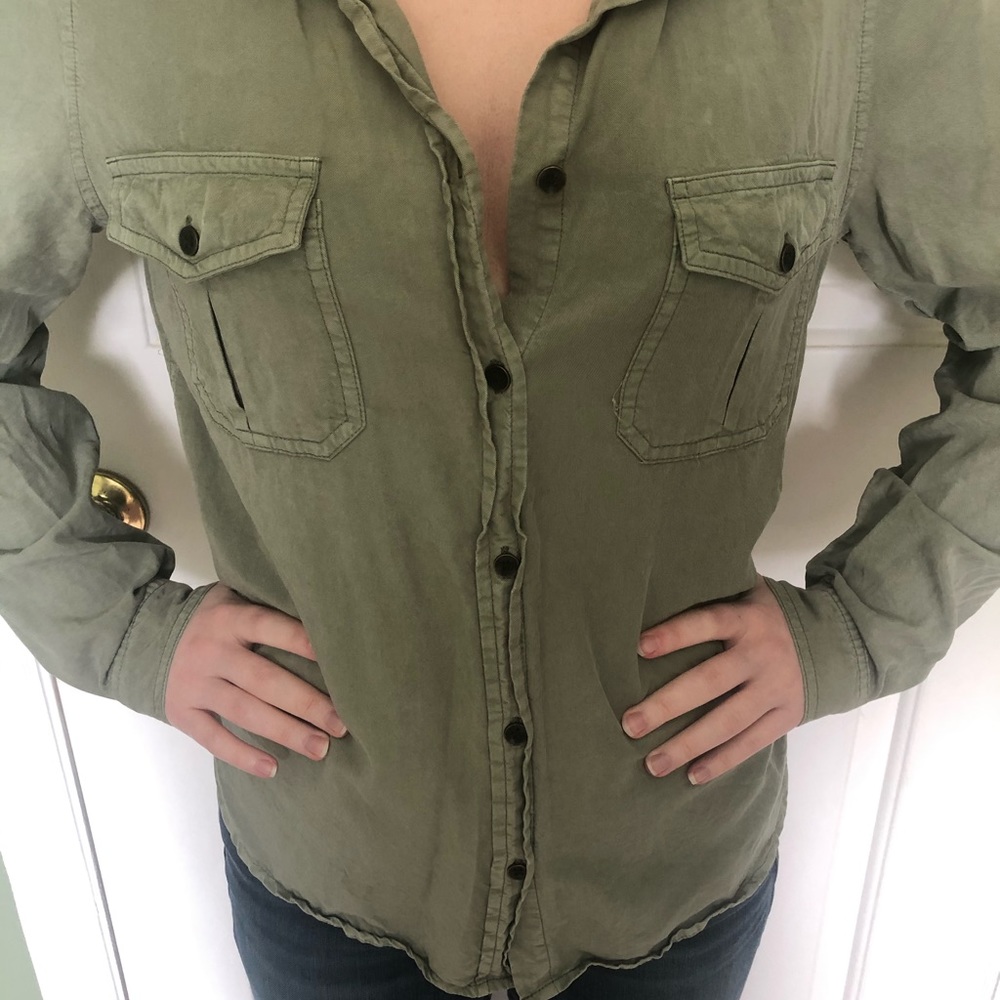 Women’s Green Button Down Top. Size Small. Like New.